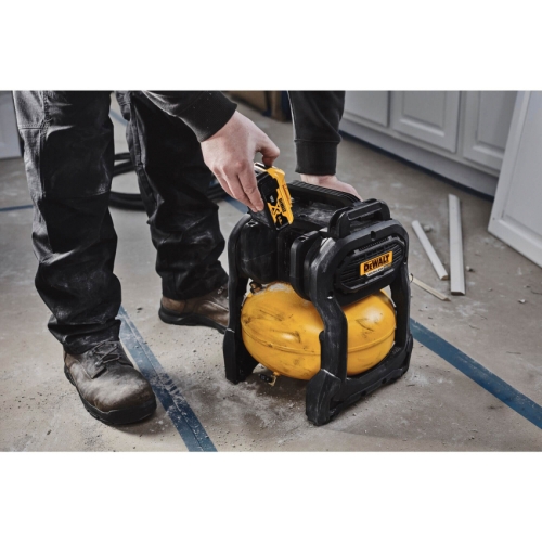 Компресор повітряний акумуляторний DeWALT DCC101