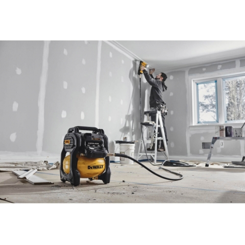 Компресор повітряний акумуляторний DeWALT DCC101