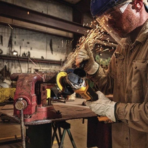 Набір з чотирьох безщеточних інструментів DeWALT DCK422P3
